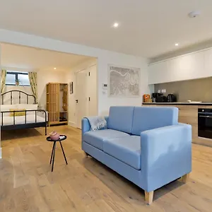 Apartment Luxury One Bedroom Greenwich Near Canary Wharf By Underthedoormat, London