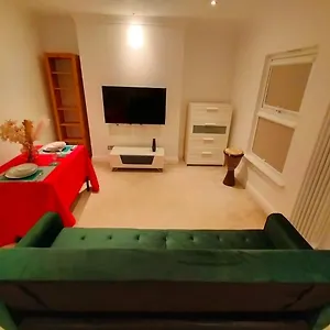Apartment Fully-equipped Flat In The Of, London
