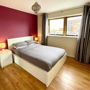 Apartment One Bedroom With Great Views, London